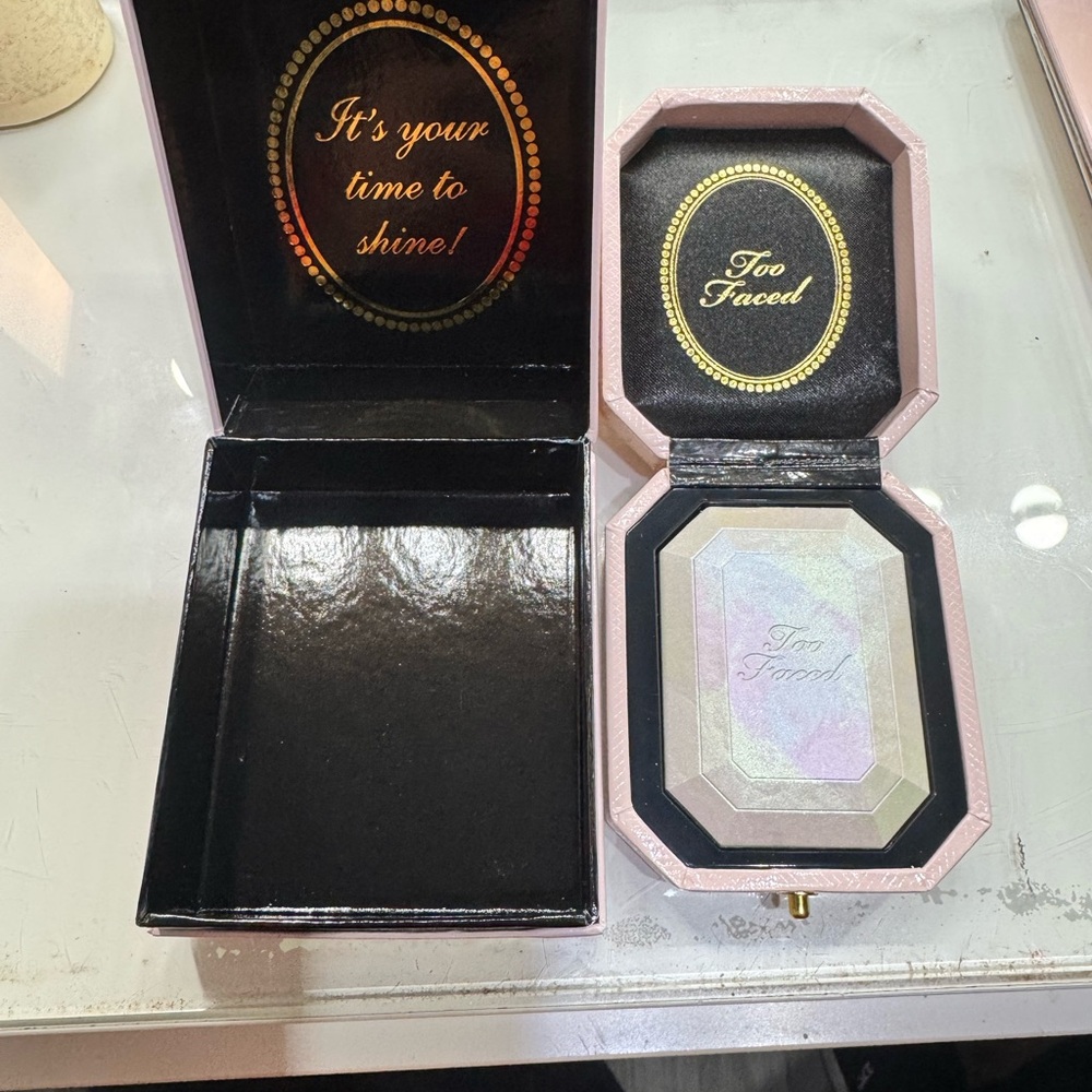 Too Faced Diamond Light Highlighter in Pink and Gold - Picture 3 of 3